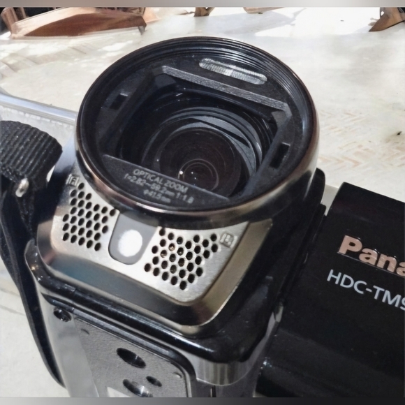 SoldPanasonic HDC-TM90 (16 GB) HD Camcorder With Original Charger Batt Excellent - Picture 15 of 16